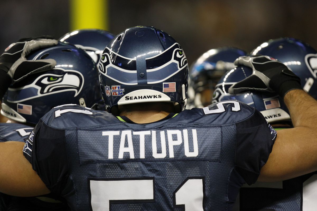 Middle linebacker Lofa Tatupu brings experience, savvy to Seahawks